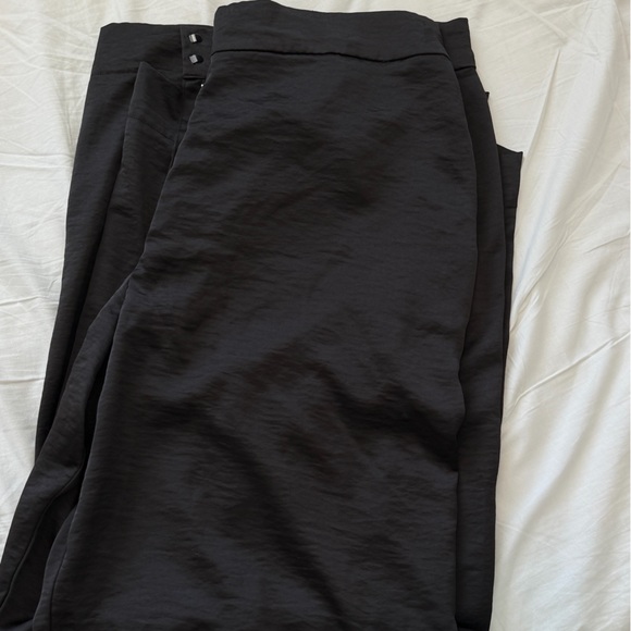Black Wide-Leg Pants with Grommet Detail - Picture 3 of 3